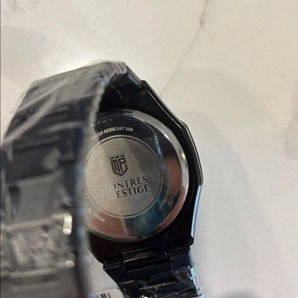 Montres prestige Black Stainless Steel Watch with Textured Dial